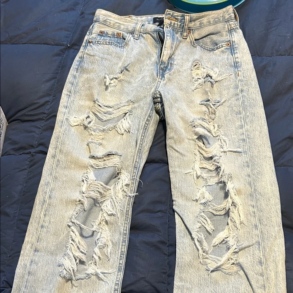 Aeropostale Heavily Distressed Relaxed Jeans - Picture 1 of 9